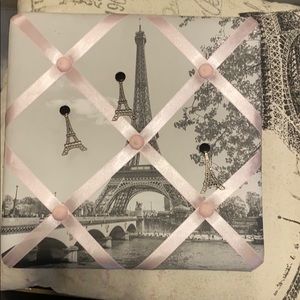 Eiffel Tower photo board with 3 Eiffel Tower puns